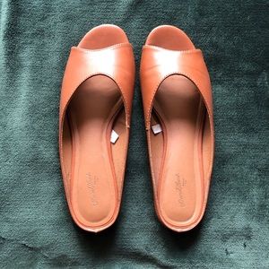 Universal Thread Sandals